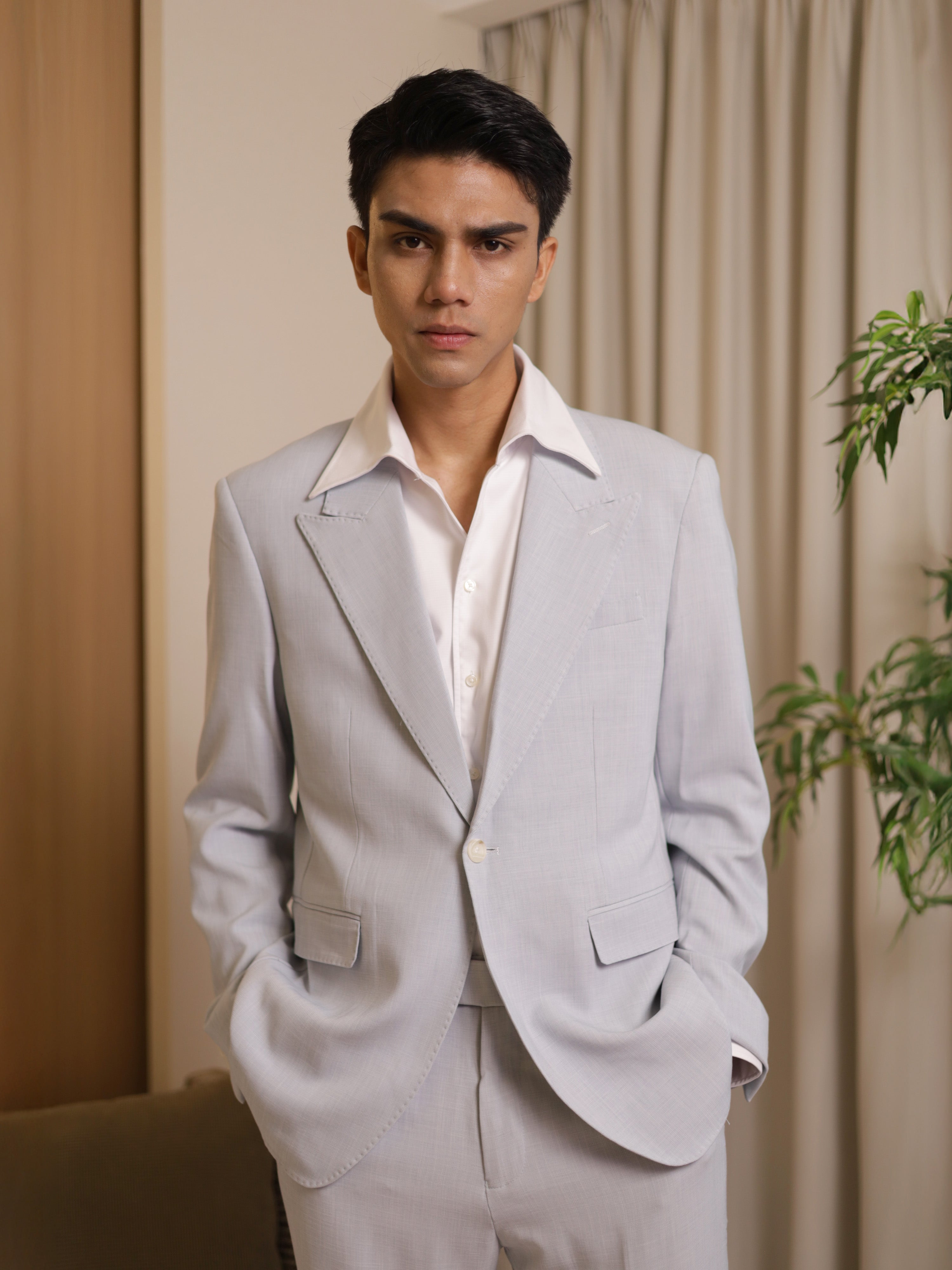 Neapolitan Peak Lapel Single Button Suit in Light Blue