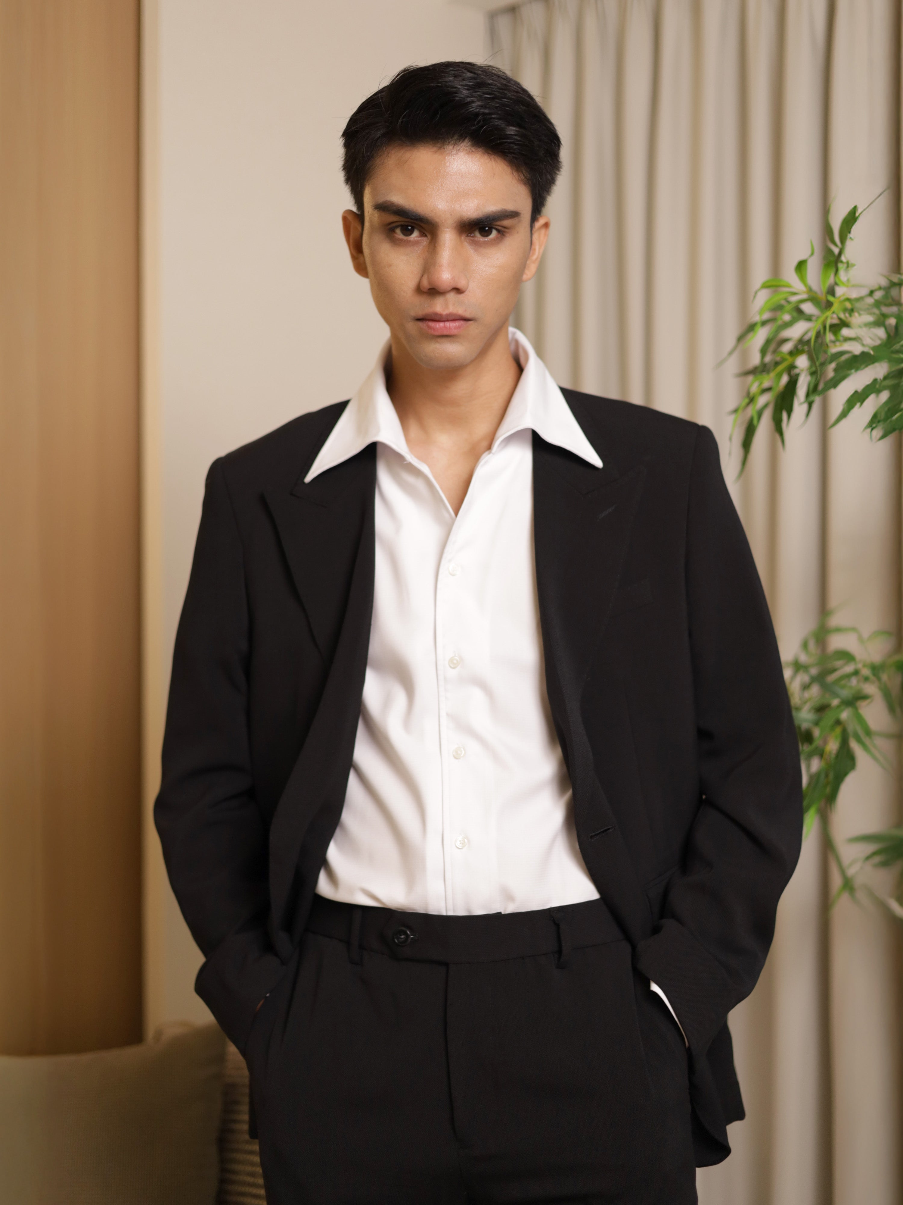 Neapolitan Peak Lapel Single Button Suit in Black