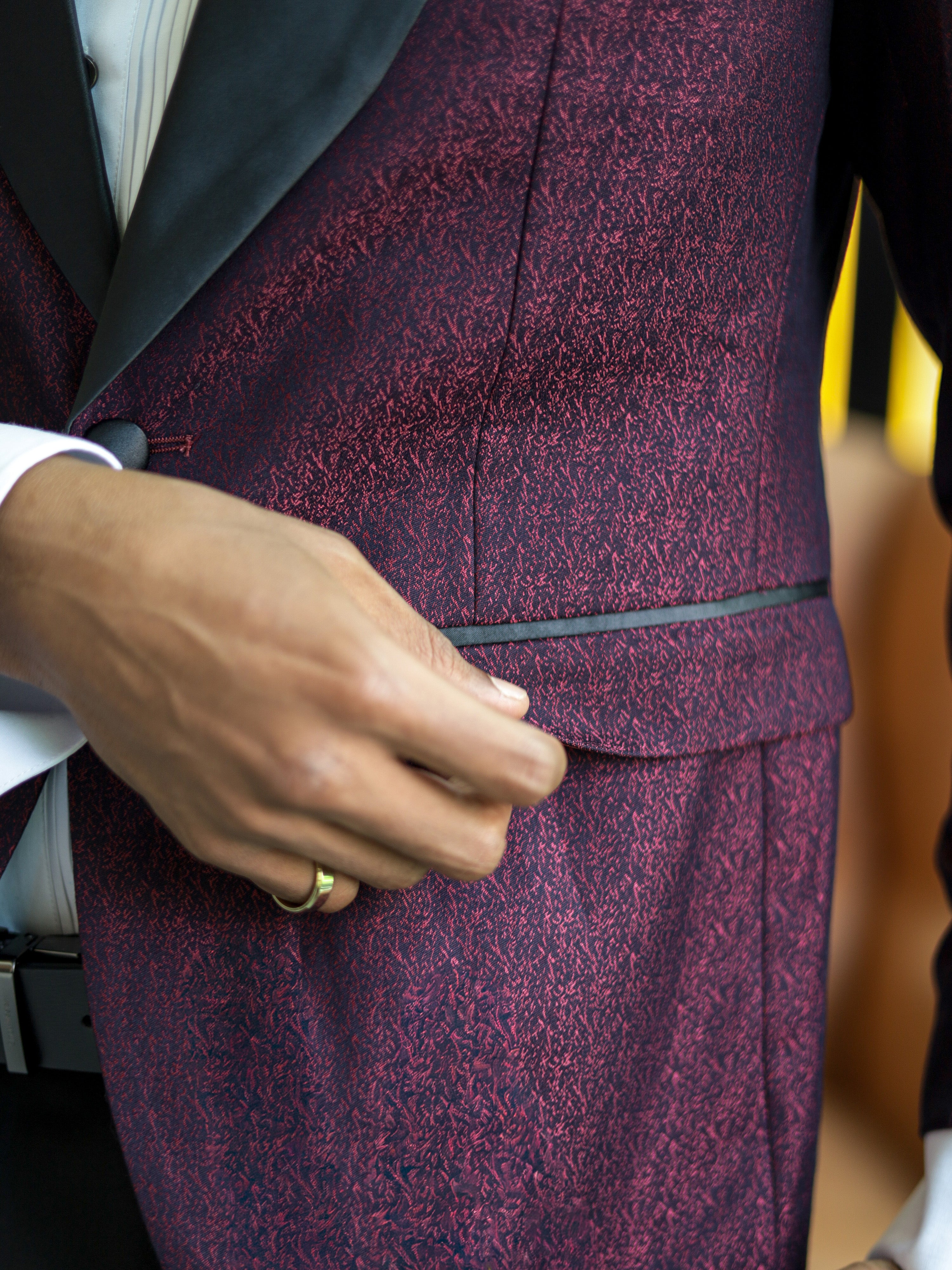 Single-Breasted Shawl Lapel Tuxedo Suit in Red