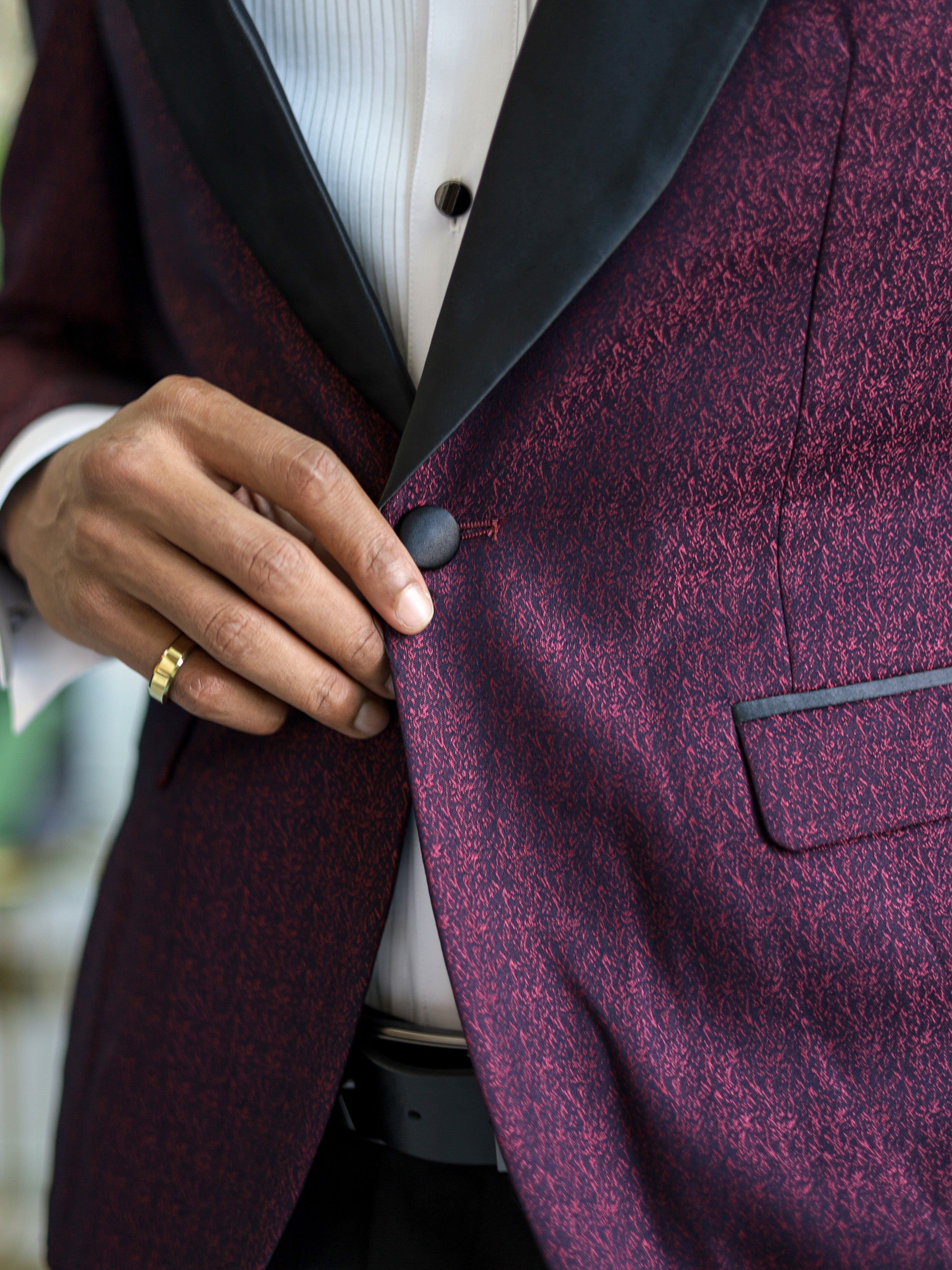 Single-Breasted Shawl Lapel Tuxedo Suit in Red