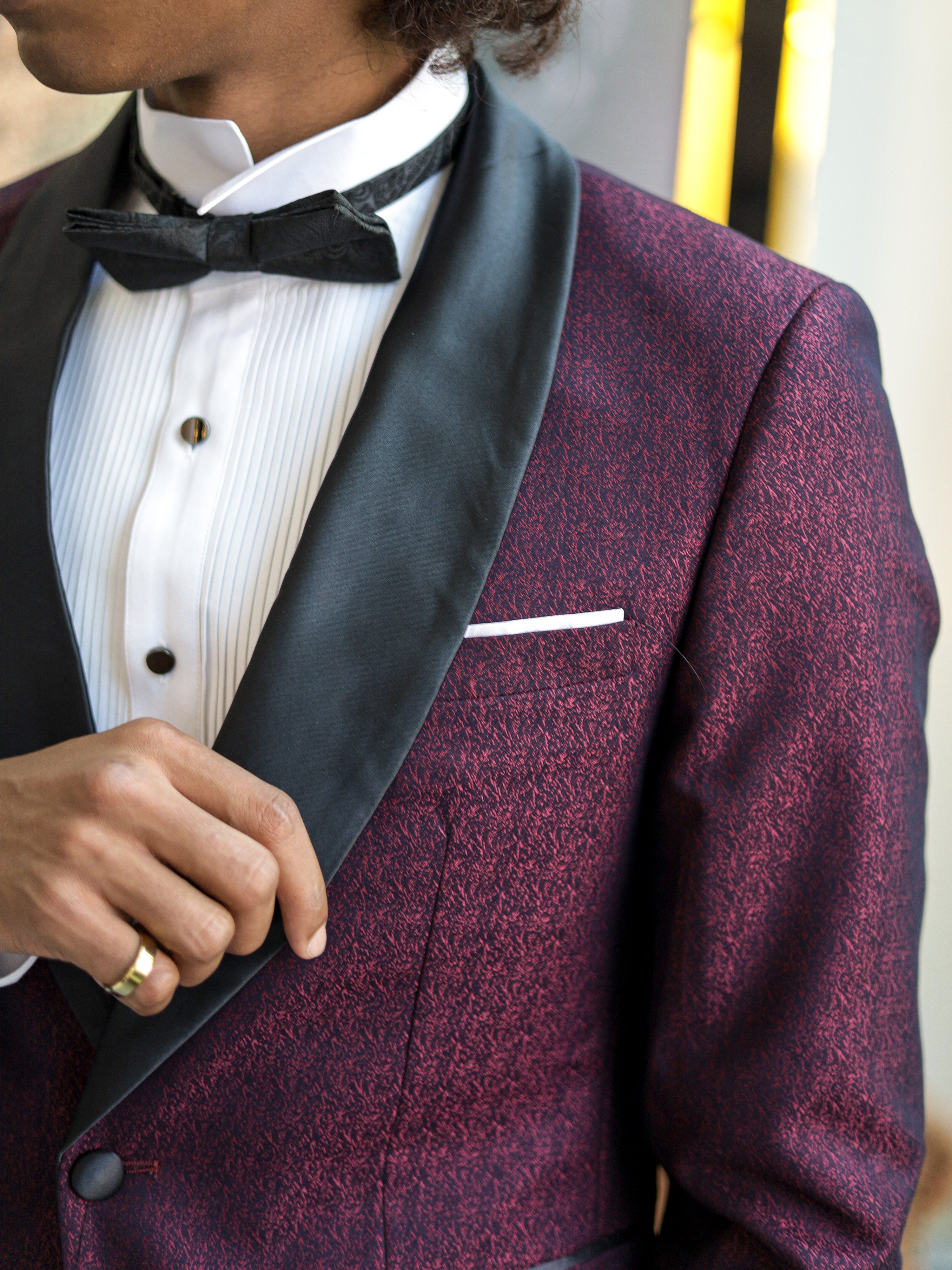 Single-Breasted Shawl Lapel Tuxedo Suit in Red