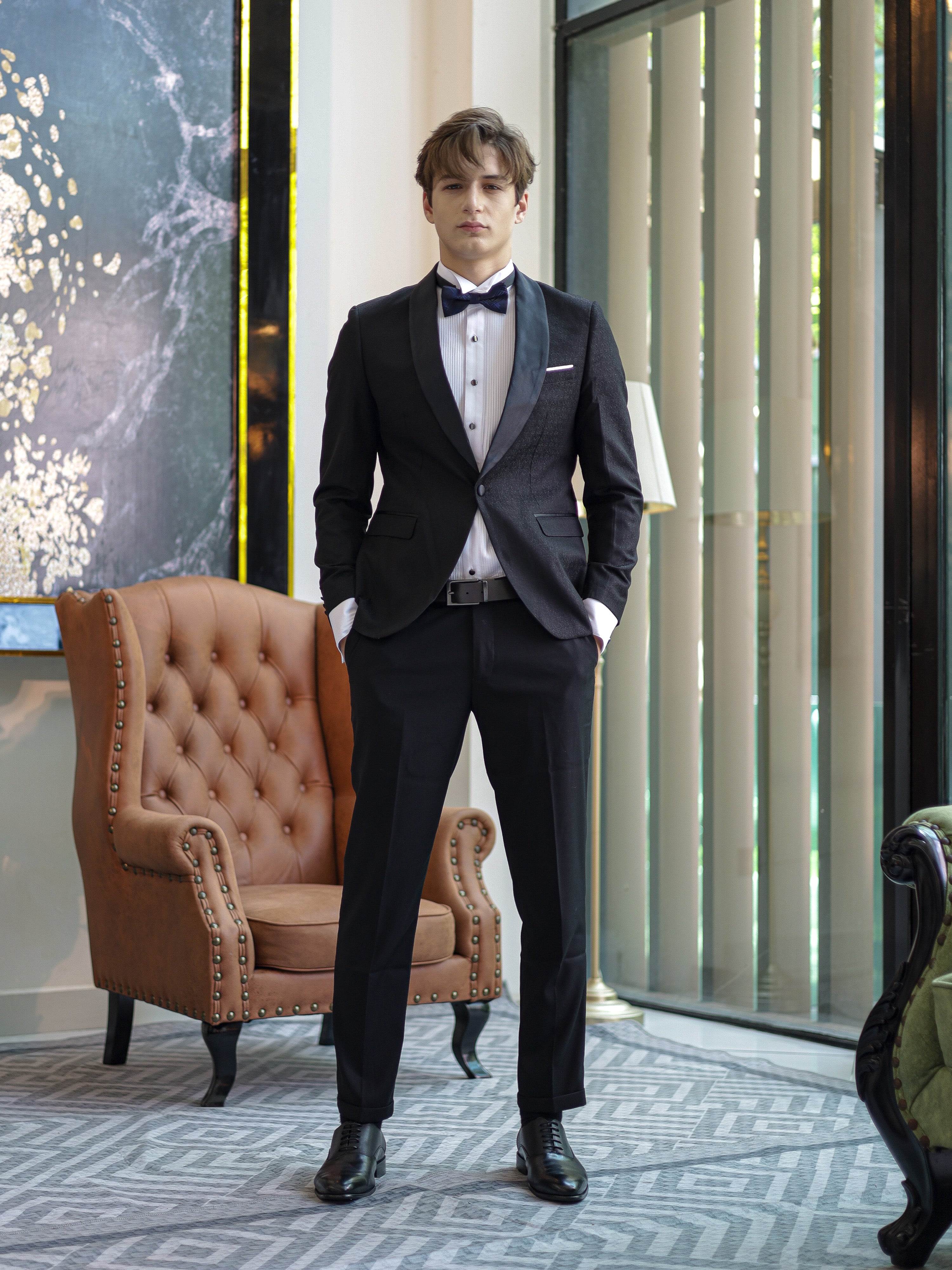 Single-Breasted Shawl Lapel Tuxedo Suit in Black