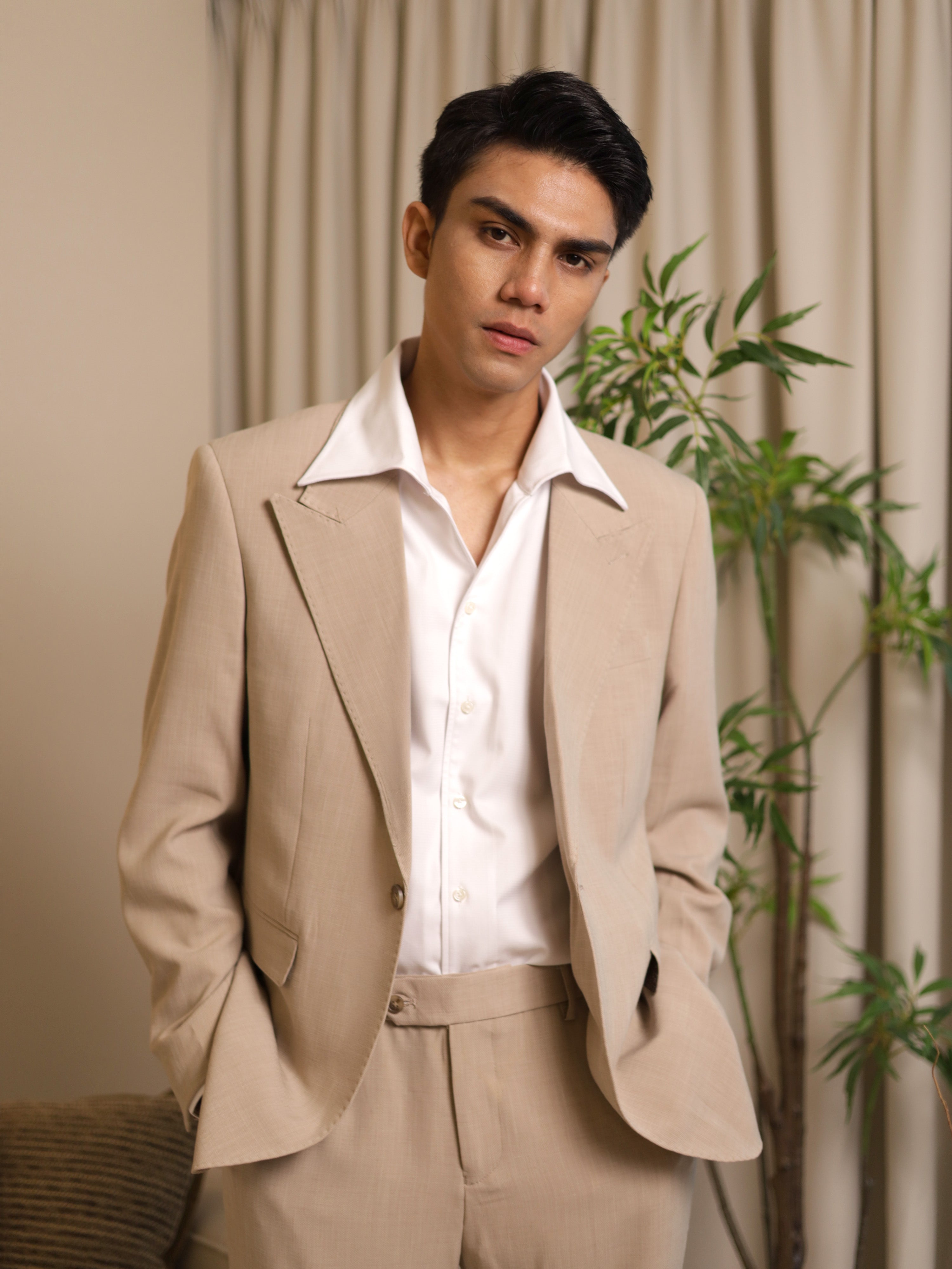 Neapolitan Peak Lapel Single Button Suit in Beige