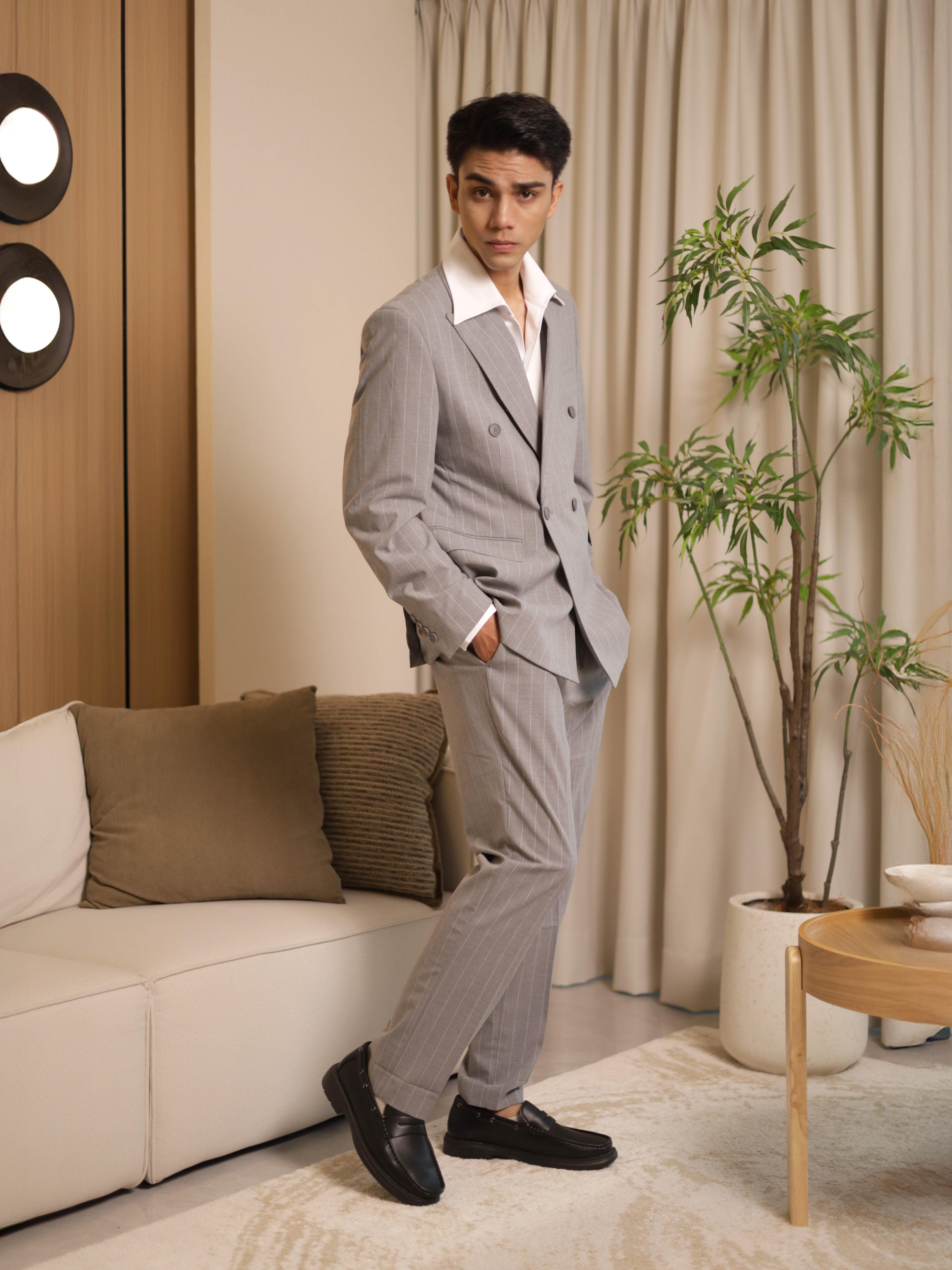 Neapolitan Pinstripe Minimal Double Breasted Suit in Light Grey